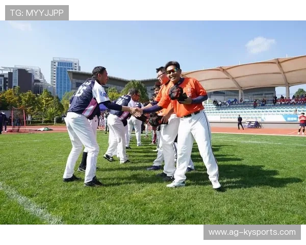棒球俱乐部举办青少年投打技巧营，青少年棒球比赛视频